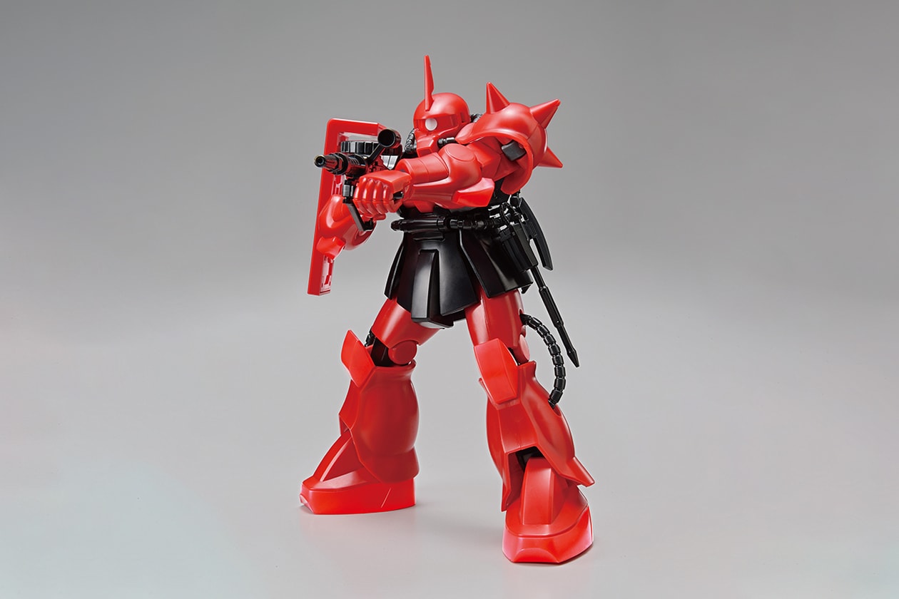 UNIQLO UT x GUNPLA 40th Anniversary collaboration collection  tee Shirts, Models figures toy exclusive april 10 2020 free RX-78-2U MS-06SU Zaku II