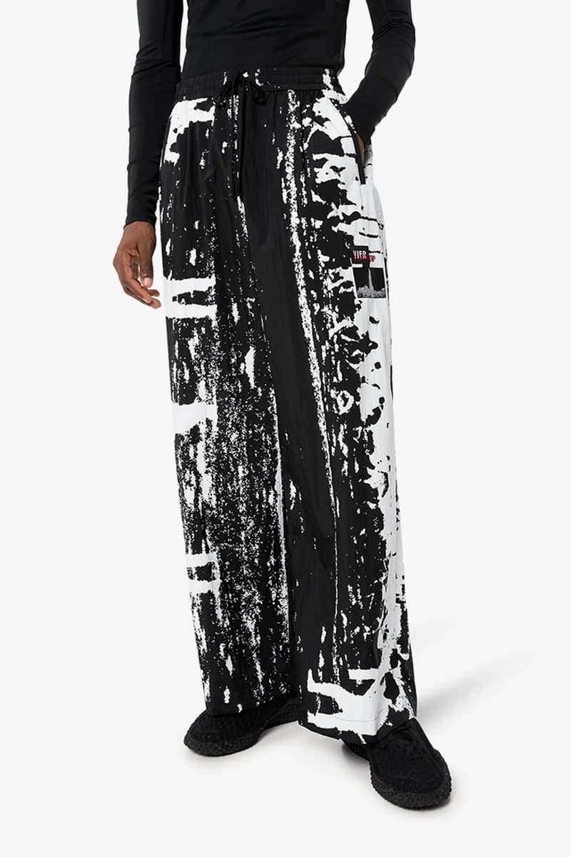 VIER x th Graphic Print Coat Taro Horiuchi coat paint trousers graphic menswear streetwear spring summer 2020 collection antwerp designer black white monochromatic 