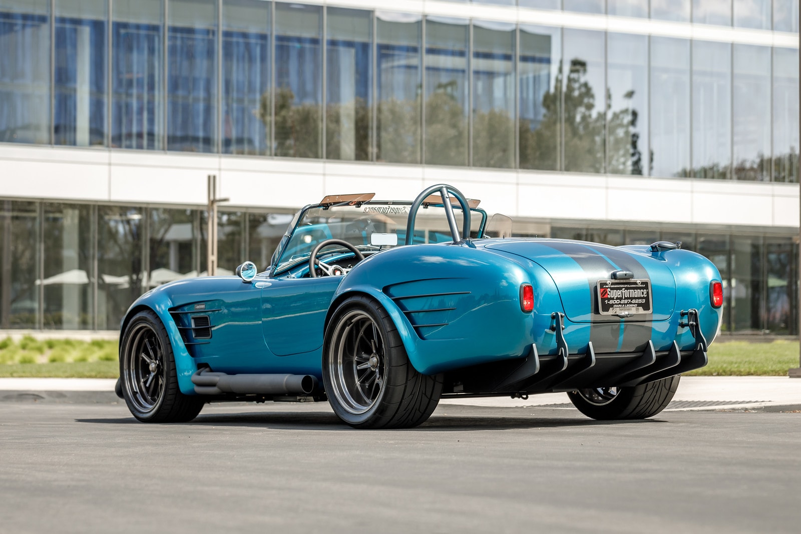 Superformance MKIII-R 1960 Shelby Cobra Custom Built Roadster Supercar Performance Automotive Engineering Ford V8 limited-slip differential Roush