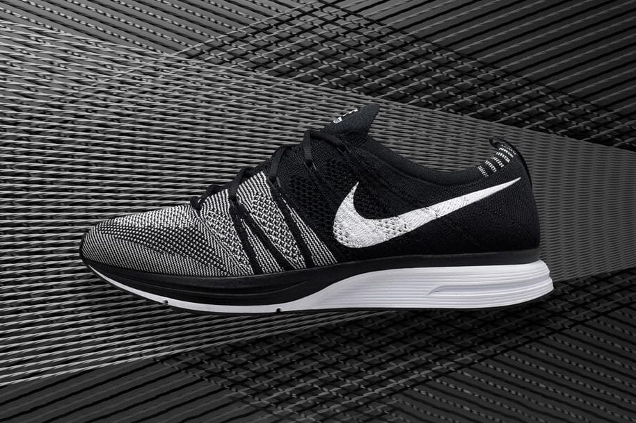 Egoïsme kreupel belasting Nike Is Re-Releasing 2012 Flyknit Trainer "Black/White" | Hypebeast