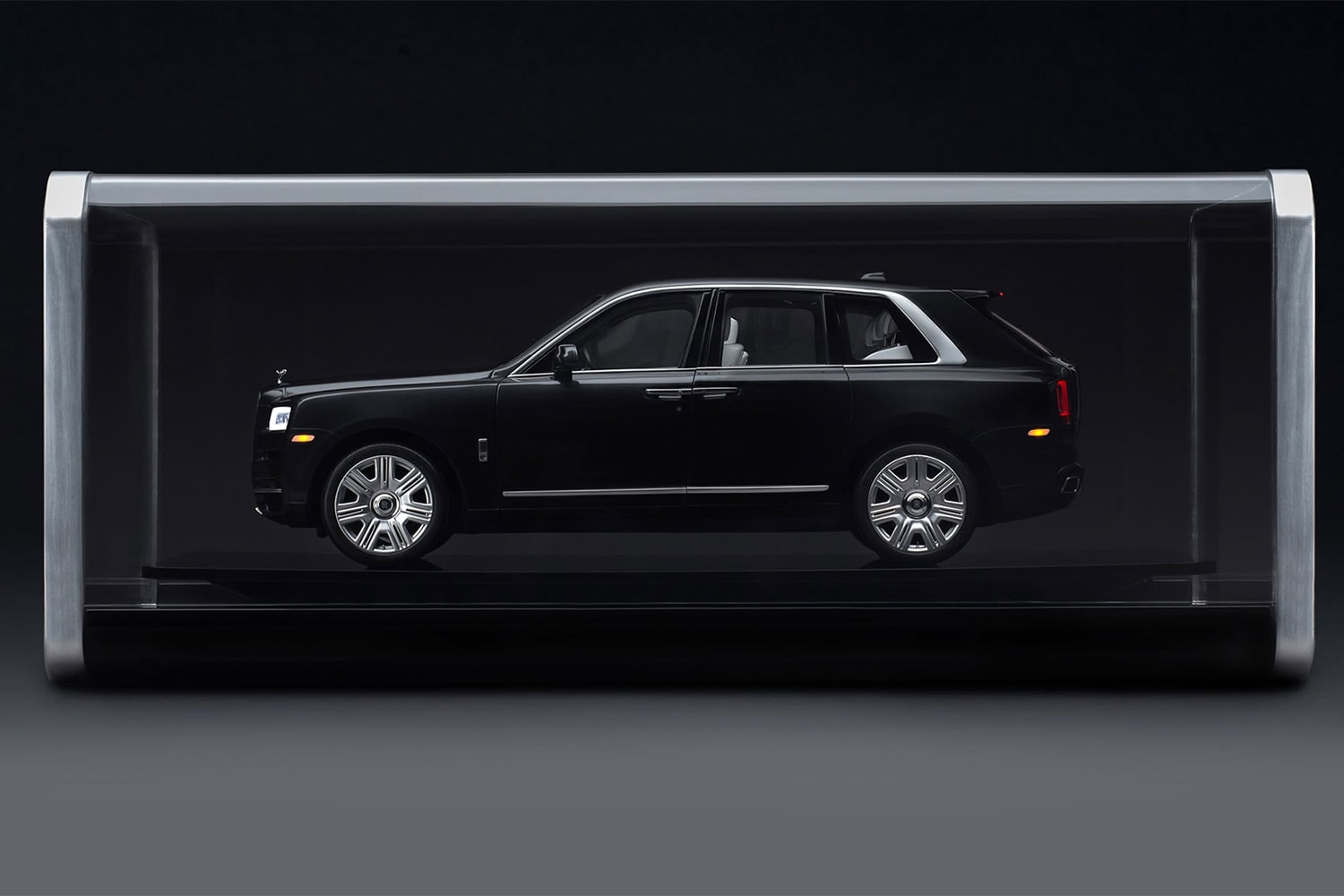 Rolls-Royce Releases $27,000 USD 1:8-Scale Cullinan model Luxury SUV Design Collectibles British automotive Supercar 