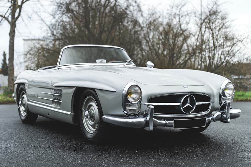 1958 Mercedes-Benz 300 SL Roadster Auction Rare German Automotive Car RM Sotheby's Convertible Luxury Vintage Sportscar Silver Black Merc Rudge Wheels €800,000 - €1,100,000 EUR