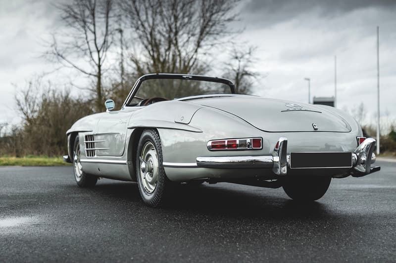 1958 Mercedes-Benz 300 SL Roadster Auction Rare German Automotive Car RM Sotheby's Convertible Luxury Vintage Sportscar Silver Black Merc Rudge Wheels €800,000 - €1,100,000 EUR