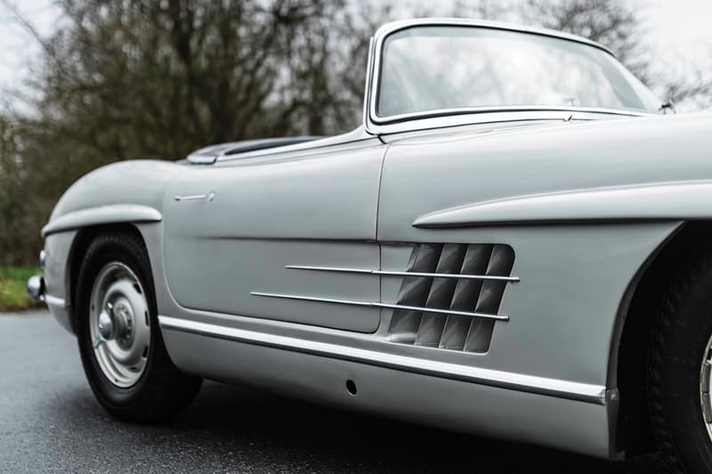 1958 Mercedes-Benz 300 SL Roadster Auction Rare German Automotive Car RM Sotheby's Convertible Luxury Vintage Sportscar Silver Black Merc Rudge Wheels €800,000 - €1,100,000 EUR