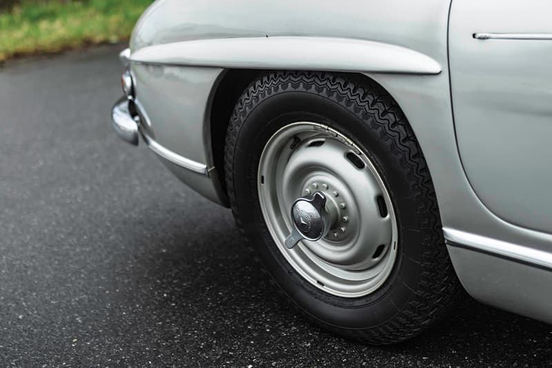 1958 Mercedes-Benz 300 SL Roadster Auction Rare German Automotive Car RM Sotheby's Convertible Luxury Vintage Sportscar Silver Black Merc Rudge Wheels €800,000 - €1,100,000 EUR