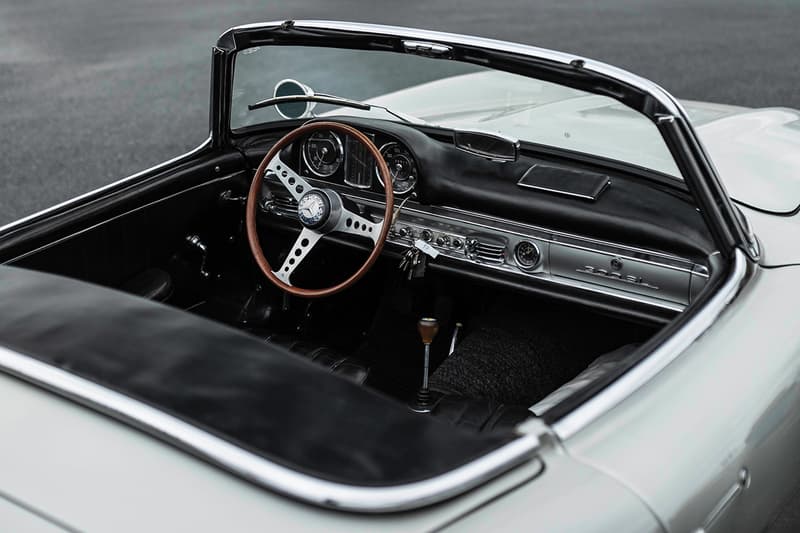 1958 Mercedes-Benz 300 SL Roadster Auction Rare German Automotive Car RM Sotheby's Convertible Luxury Vintage Sportscar Silver Black Merc Rudge Wheels €800,000 - €1,100,000 EUR