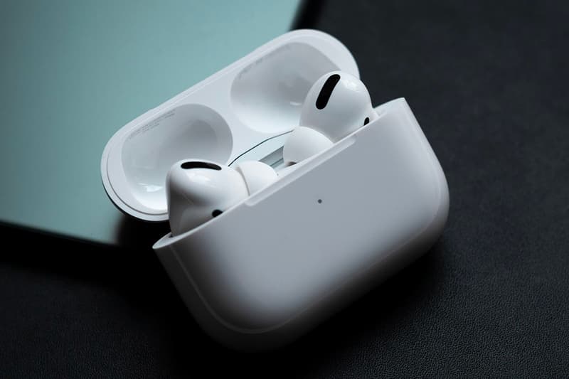 Apple AirPods Pro New Features Tech News Spatial Audio Automatic Switching Update Wireless Earbuds Earphones Music Listen In-Ear Powerbeats Powerbeats Pro Beats Solo Pro