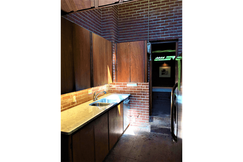 Early Frank Lloyd Wright Home Charles and Dorothy Manson House For Sale Closer Look Inside Exterior Design Architecture Usonian Building United States of America 
