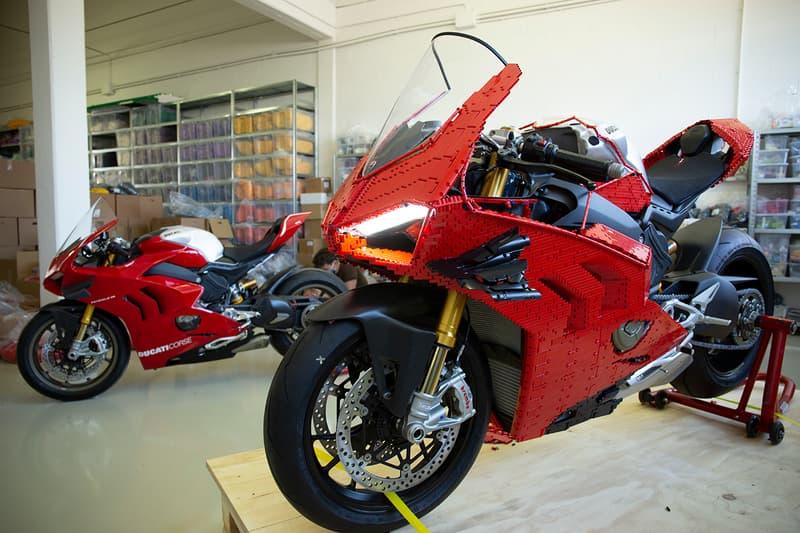 LEGO Technic Build 1:1 Ducati Panigale V4 Superbike 15,000 Bricks Design Italian Motorbikes Life Size 400 Hours MotoGP Desmosedici Stradale R Riccardo Zangelmi