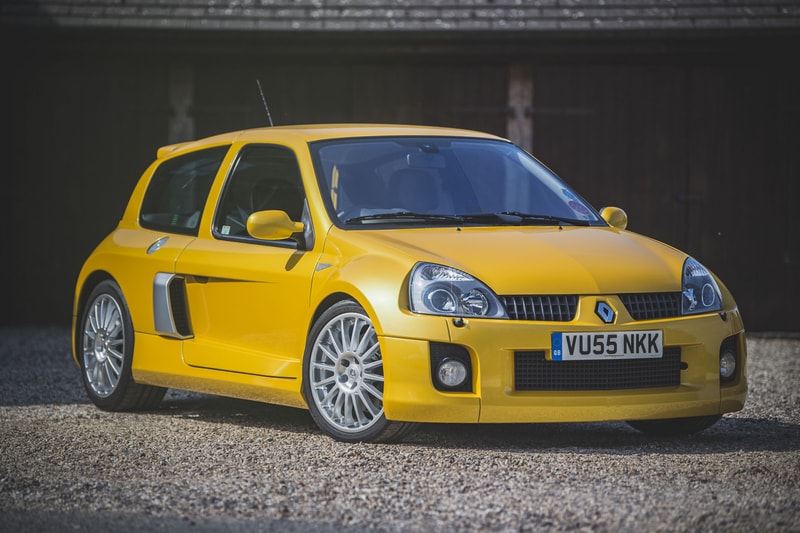 Renault Sport Clio V6 Rare Liquid Yellow Auction Mid Engine Rear Wheel Drive Super Car Sports Hot Hatchback