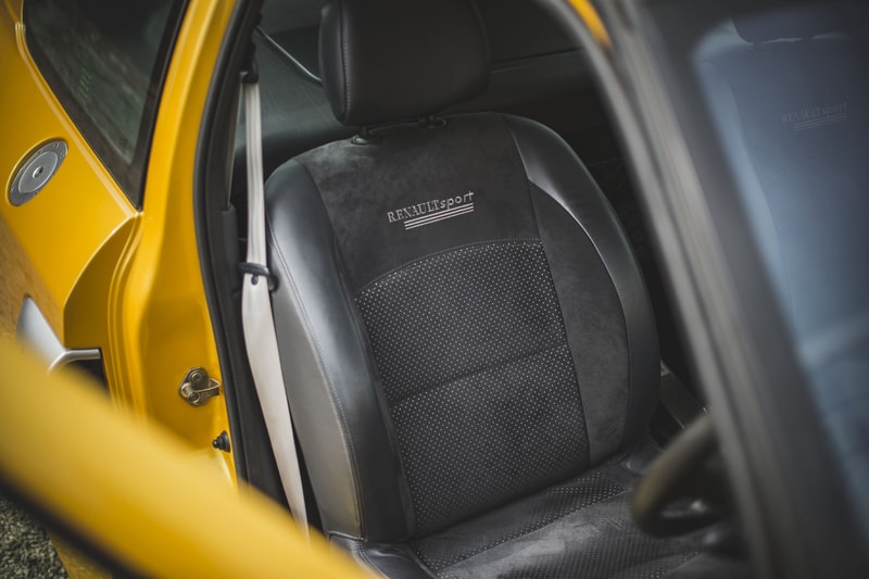 Renault Sport Clio V6 Rare Liquid Yellow Auction Mid Engine Rear Wheel Drive Super Car Sports Hot Hatchback