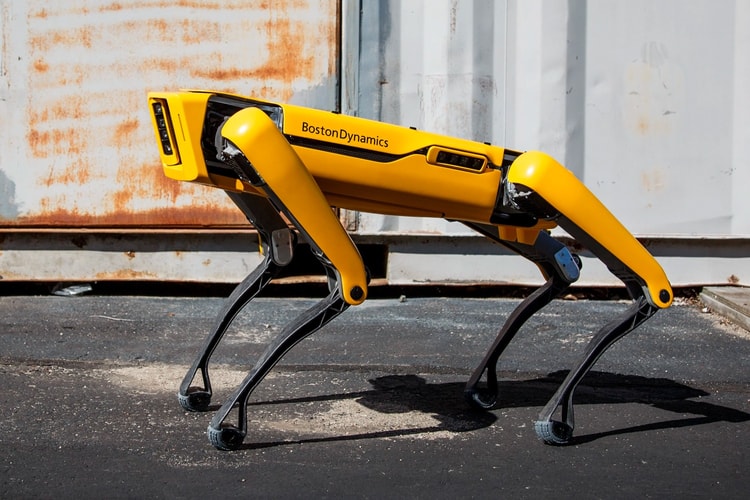 Unbox Therapy Takes Boston Dynamics' $75K USD "Spot" Robot for a Walk