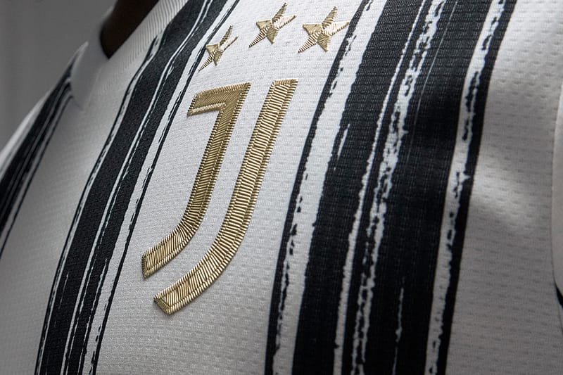 juventus white and gold jersey