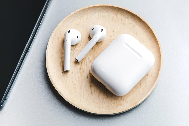 Apple and Bose Sued for Allegedly Copying Patented Wireless Headphone Technology