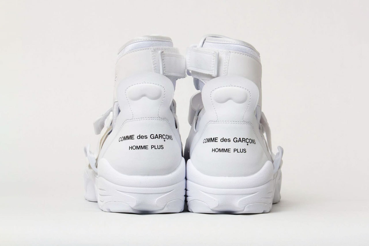 Phần gót của COMME des GARÇONS Homme Plus X Nike Air Carnivore phối màu đen