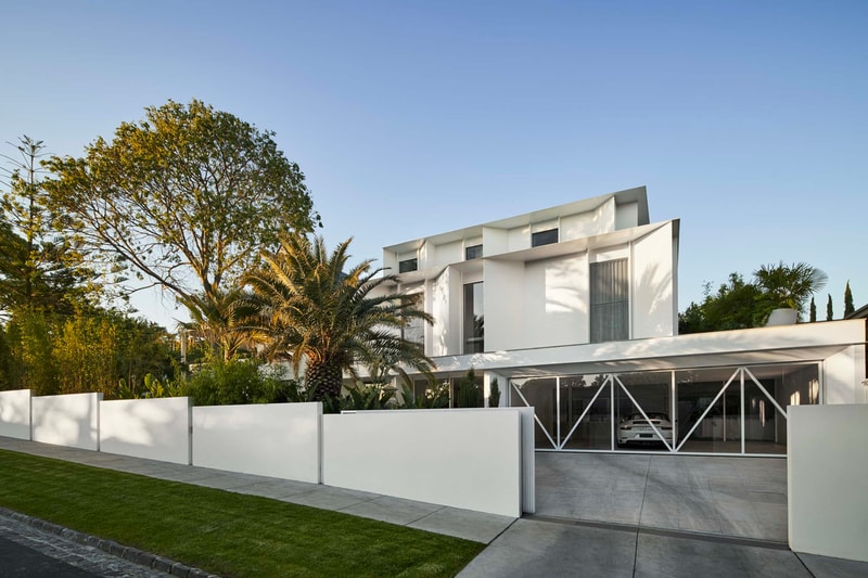 Inarc Architects juxtaposes vintage and modern at three-storey 1870s Victorian house Wyoming house Studley Park Melbourne minimalist interiors restoration 