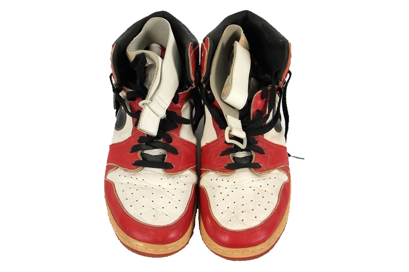 michael jordan air jordan 1 injury pe chicago black red white auction release date info photos price store list buying guide