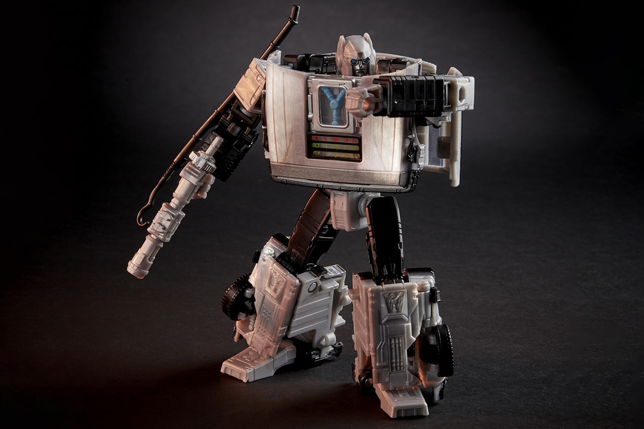 Retour vers le Futur X Transformers Https%3A%2F%2Fhypebeast.com%2Fimage%2F2020%2F07%2Ftransformers-back-to-the-future-delorean-gigawatt-figurine-release-date-info-1