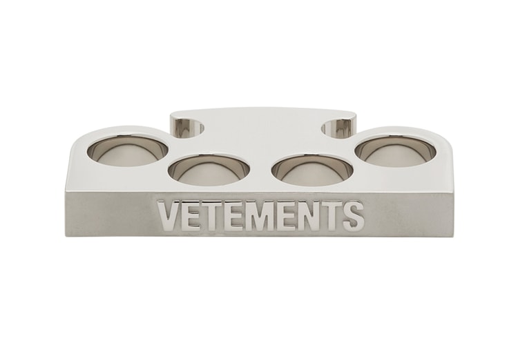 VETEMENTS Crafts Wearable Logo Knuckle Ring and Throwing Star Keychain