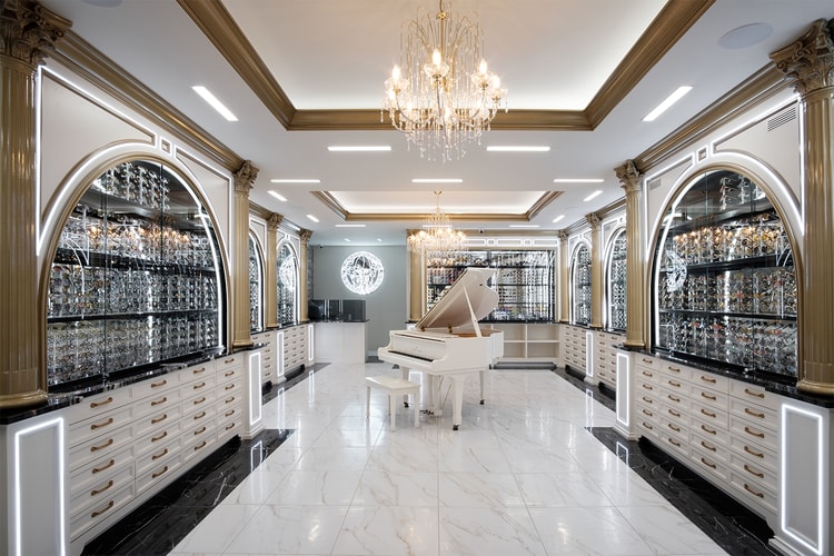 Vintage Frames Company Introduces Its New Colosseum at Caesars Palace-Inspired Flagship