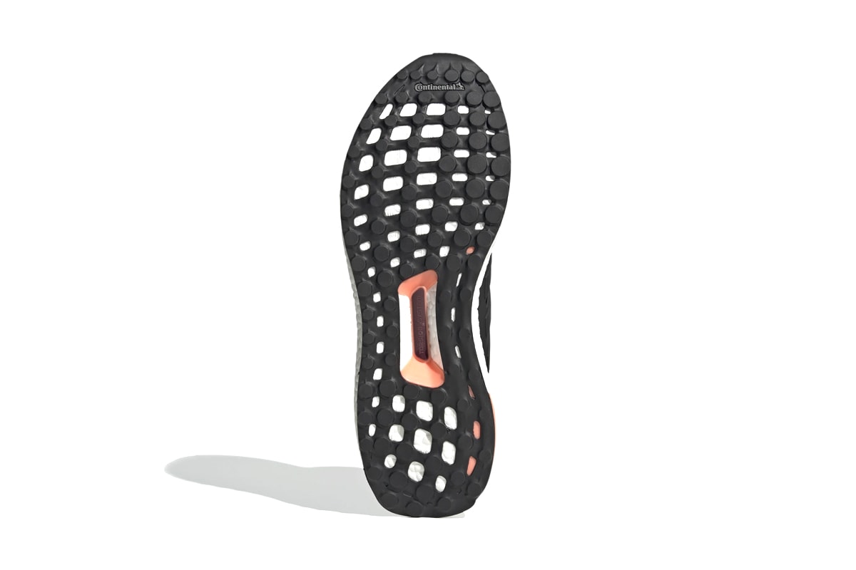 Phần đế ngoài của Adidas Ultraboost DNA X Manchester United