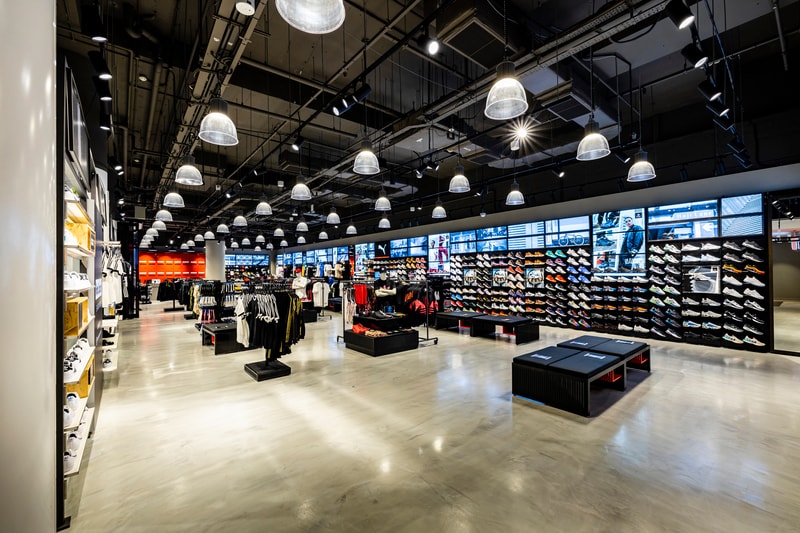 foot locker new store opening singapore youth sneaker culture basketball air max tns