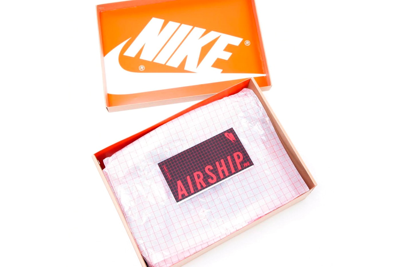 Chiếc hộp của đôi Nike Air Ship Pro