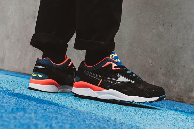 mizuno sky medal Vapor Blue Spicy Orange Black Fiery Coral official release date info photos price store list buying guide