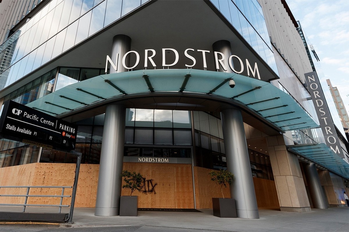 nordstrom department store chain 53 net sales decline drop plummet second quarter results august revenue 