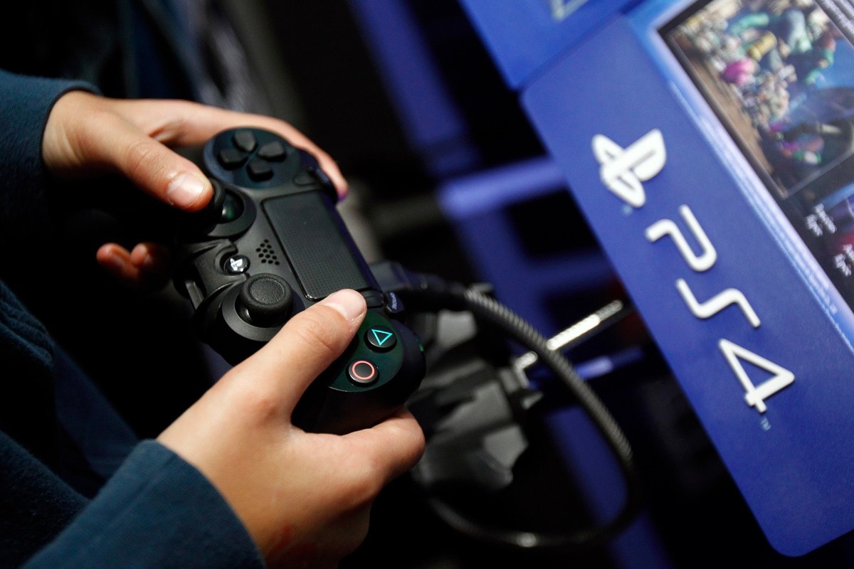 Sony PlayStation 4 Controller Can't Play PS 5 Games Announcement Info Peripheral