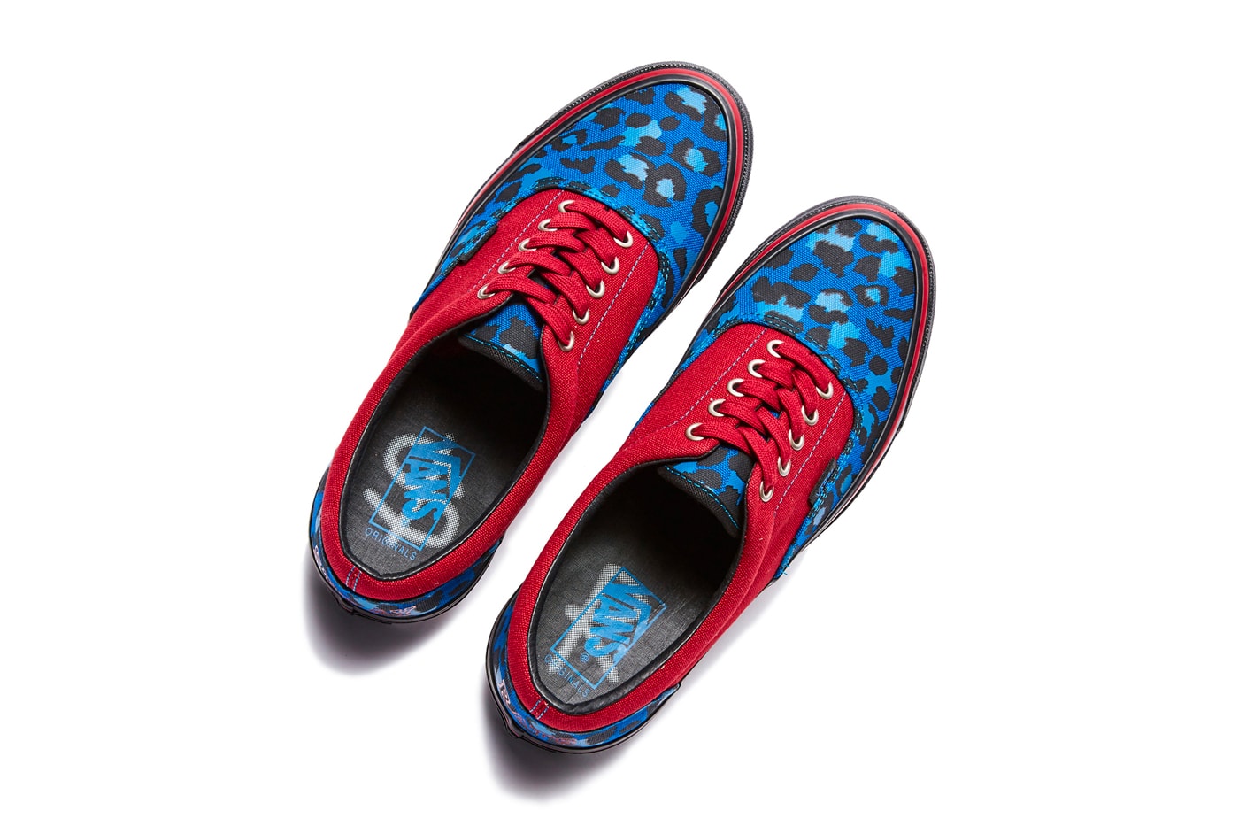 Stray Rats X Vans Era nhìn từ trên xuống