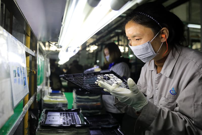toshiba pc personal computer laptops dynabook sharp sale stake business industry manufacturing