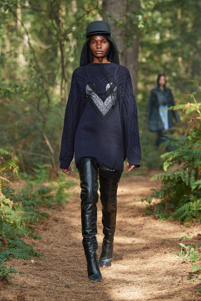 Burberry Spring/Summer 2021 Runway Collection ss21 in bloom riccardo tisci mens womens twitch anne imhof Erykah Badu, Rosalía, Steve Lacy Bella Hadid 