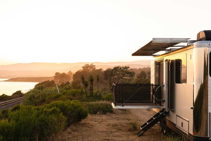 living vehicle 2021 rv mobile home premium electric vehicle charger EV solar power