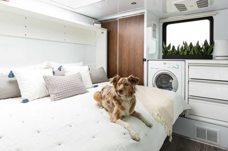 living vehicle 2021 rv mobile home premium electric vehicle charger EV solar power