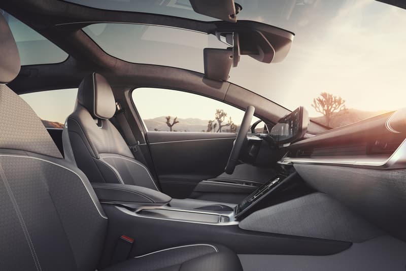 Lucid Motors Lucid Air Official Unveiled First Look EV Electric Cars Vehicles 517 Mile Range Mid Sized Family Sedan Luxury Car Automotives