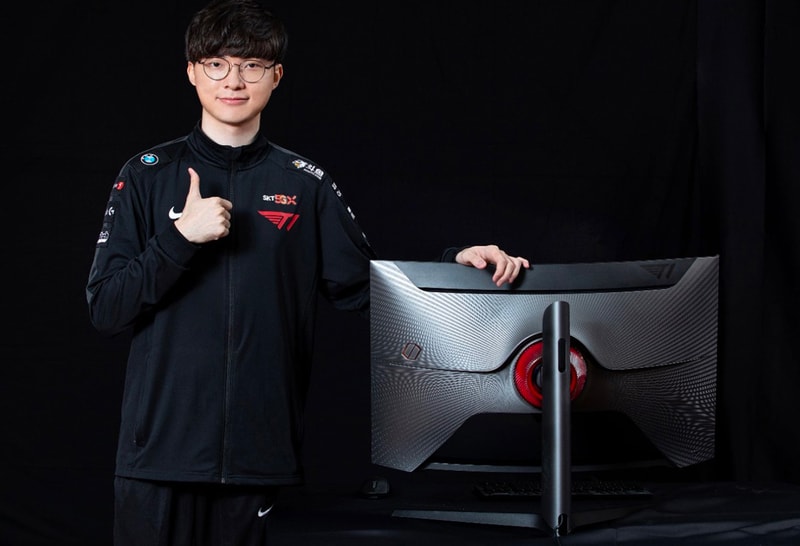 samsung odyssey g7 gaming monitor 27 32 inch qled qhd 240hz refresh rate faker t1 league of legends esports 