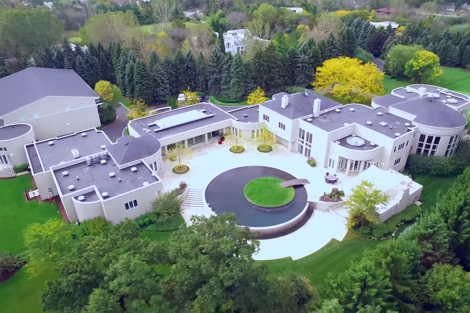 Travis Scott Franchise Video Tours Michael Jordan S Mansion Hypebeast