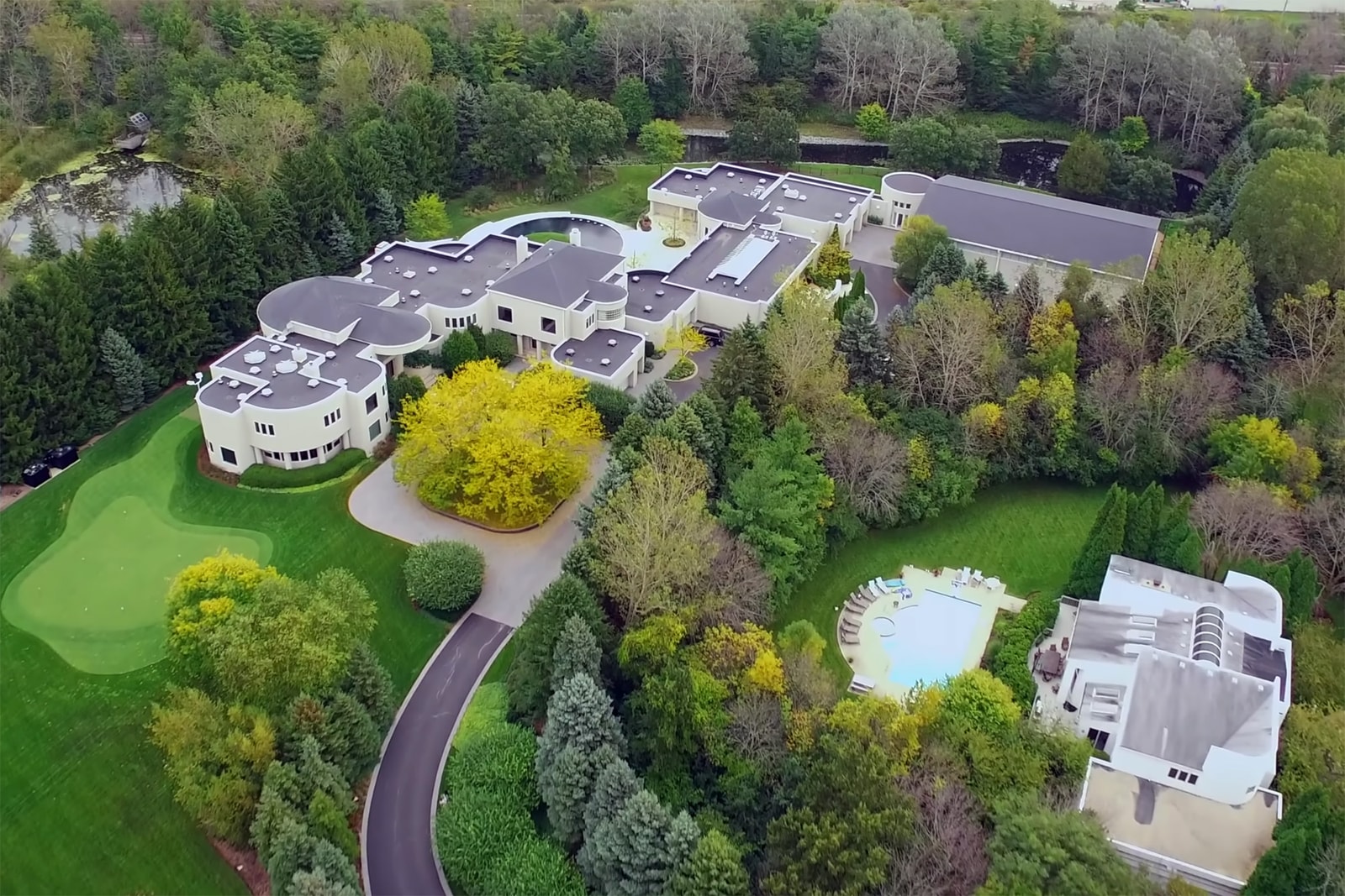 Travis Scott Franchise Video Tours Michael Jordan S Mansion Hypebeast