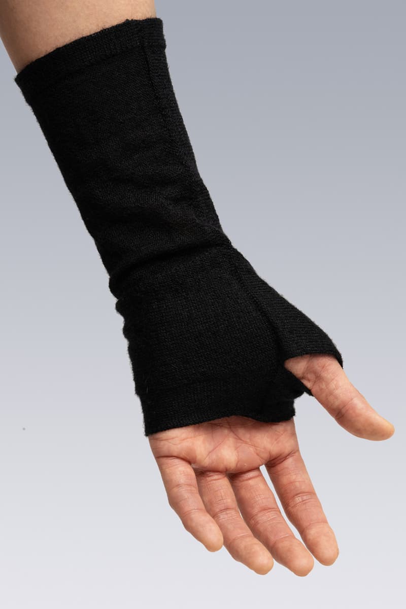 ACRONYM Fall/Winter 2020 FW20 Items Errolson Hugh Munich Michaela Sachenbacher J1B-GT 3L Gore-Tex Pro Interops Jacket 2L Gore-Tex Infinium™ Windstopper® Rider Jacket Hand-Knit Air Jet Crewneck Sweater Suri Alpaca Hand Gaiter Cashllama Long Sleeve Zip Shirt Jacket Hand-Knit Suri Alpaca Neck GaiterCashllama Silk Blend Hand Gaiter