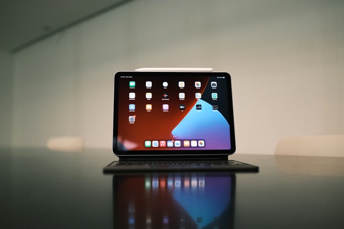 apple ipad air tablet device ipados a14 bionic chip set core features pencil keyboard track pad scribble cpu gpu machine learning accelerators 
