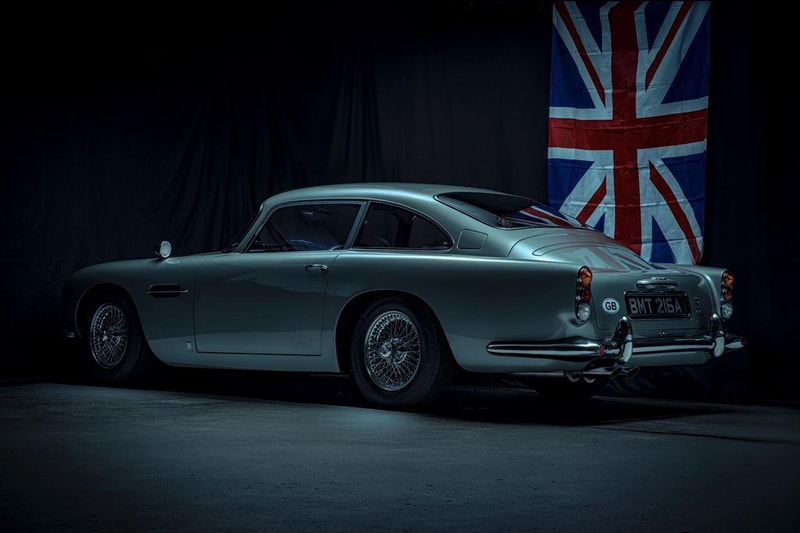 1:1-Scale 1964 Aston Martin DB5 Bond Car Display Model Bring a Trailer Auctions Handmade Fiberglass Bodywork James Bond 007 Gadgets Removable Roof Smoke Oil 