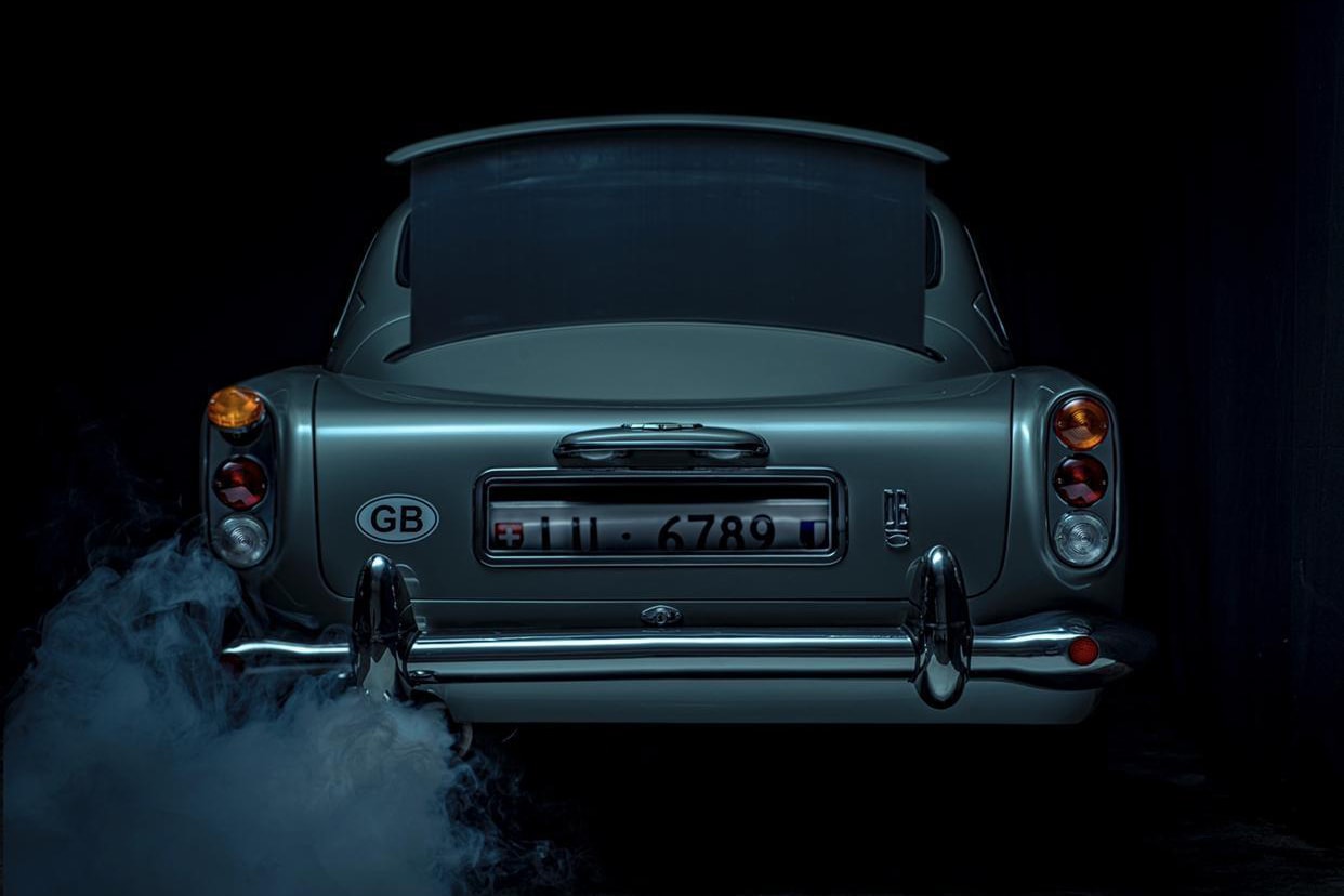1:1-Scale 1964 Aston Martin DB5 Bond Car Display Model Bring a Trailer Auctions Handmade Fiberglass Bodywork James Bond 007 Gadgets Removable Roof Smoke Oil 