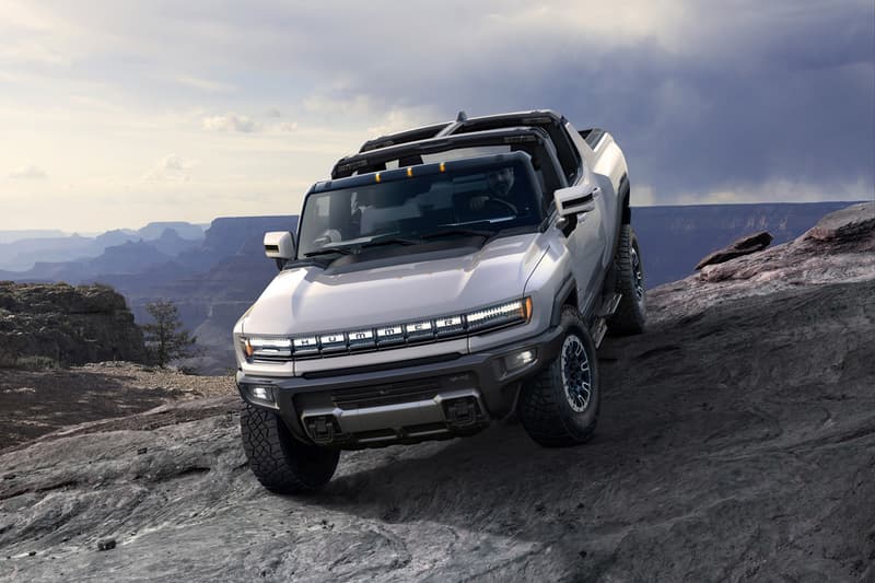 2022 gmc general motors hummer ev electric truck car luxury offroad motor 1000 horsepower 350 mile range battery