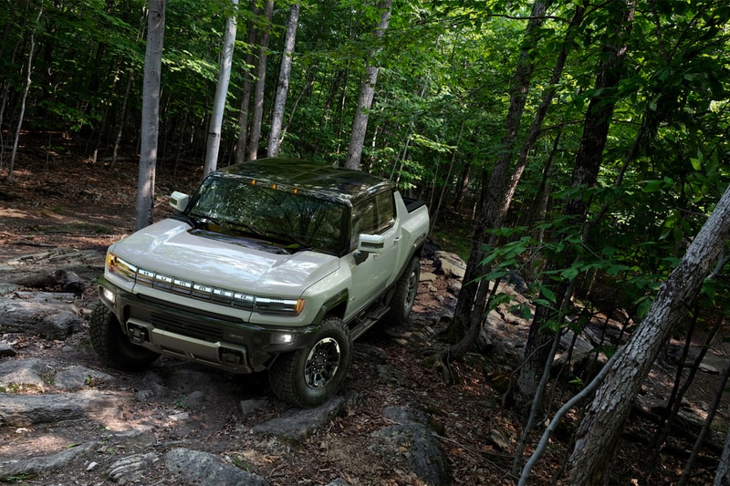 2022 gmc general motors hummer ev electric truck car luxury offroad motor 1000 horsepower 350 mile range battery 