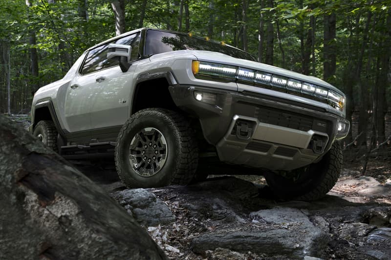 2022 gmc general motors hummer ev electric truck car luxury offroad motor 1000 horsepower 350 mile range battery 