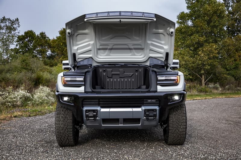 2022 gmc general motors hummer ev electric truck car luxury offroad motor 1000 horsepower 350 mile range battery 