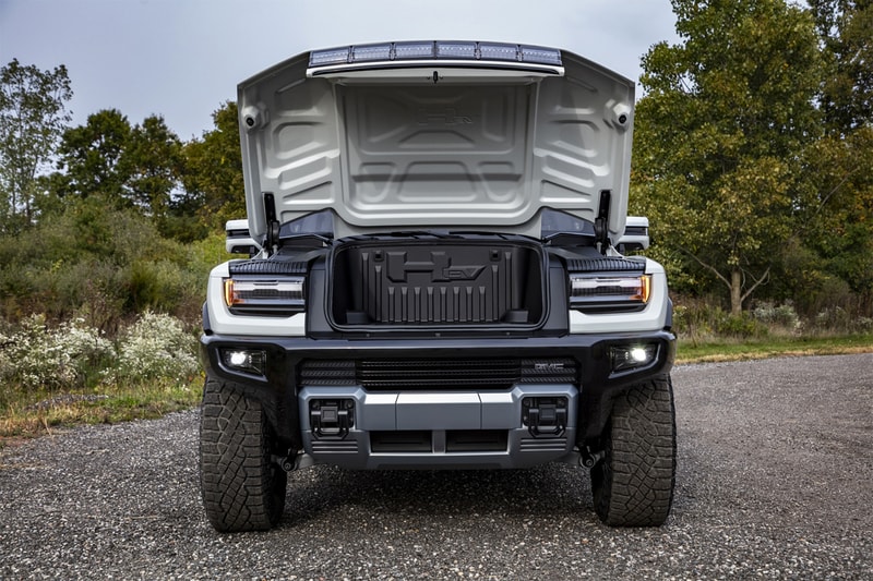 2022 gmc general motors hummer ev electric truck car luxury offroad motor 1000 horsepower 350 mile range battery 