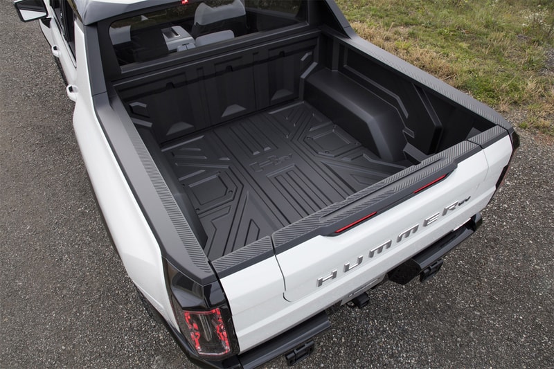 2022 gmc general motors hummer ev electric truck car luxury offroad motor 1000 horsepower 350 mile range battery 