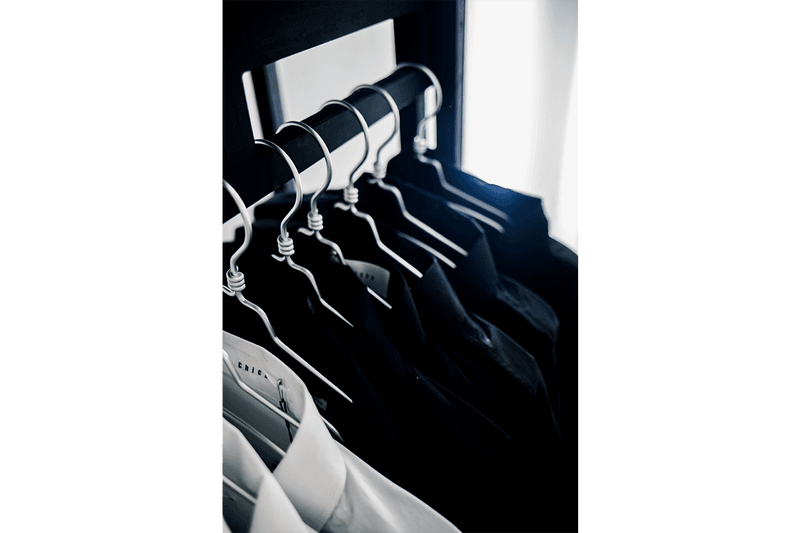 런던이 한국 패션과 사랑에 빠진 이유는?, 런던 패션위크, 준지, 아더에러, 웰던, 앤더슨 벨, 케이팝, 틱톡, UJNG, XU 스토어, 디스이즈네버댓, 뉴발란스, 메종 키츠네, 알파 인더스트리, 서혜인, 우원재, 앤더슨 벨, 이세, 윤지원, 크랭크, 어나더유스, 준지, 아더, 웰던, 틱톡, 아더, 알파 인더스트리, 메종 키츠네, 디스이즈네버댓, 뉴발란스, 서혜인, 우원재, 꼼 데 가르송, 사카이, 요지 야마모토, 1017 알릭스 9SM, MM6 메종 마르지엘라, C2H4, 이세, 지드래곤, 저스틴 비버, 케이팝, 코로나19, 인스타그램, 라프 시몬스, carol christian poell